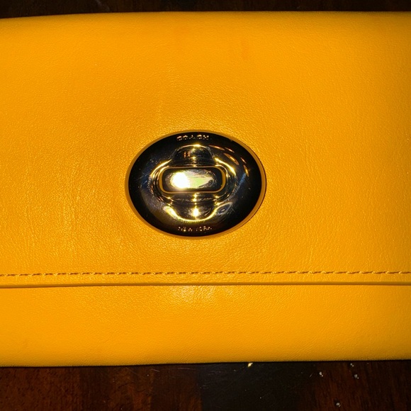 Coach mustard yellow wallet - Picture 13 of 14